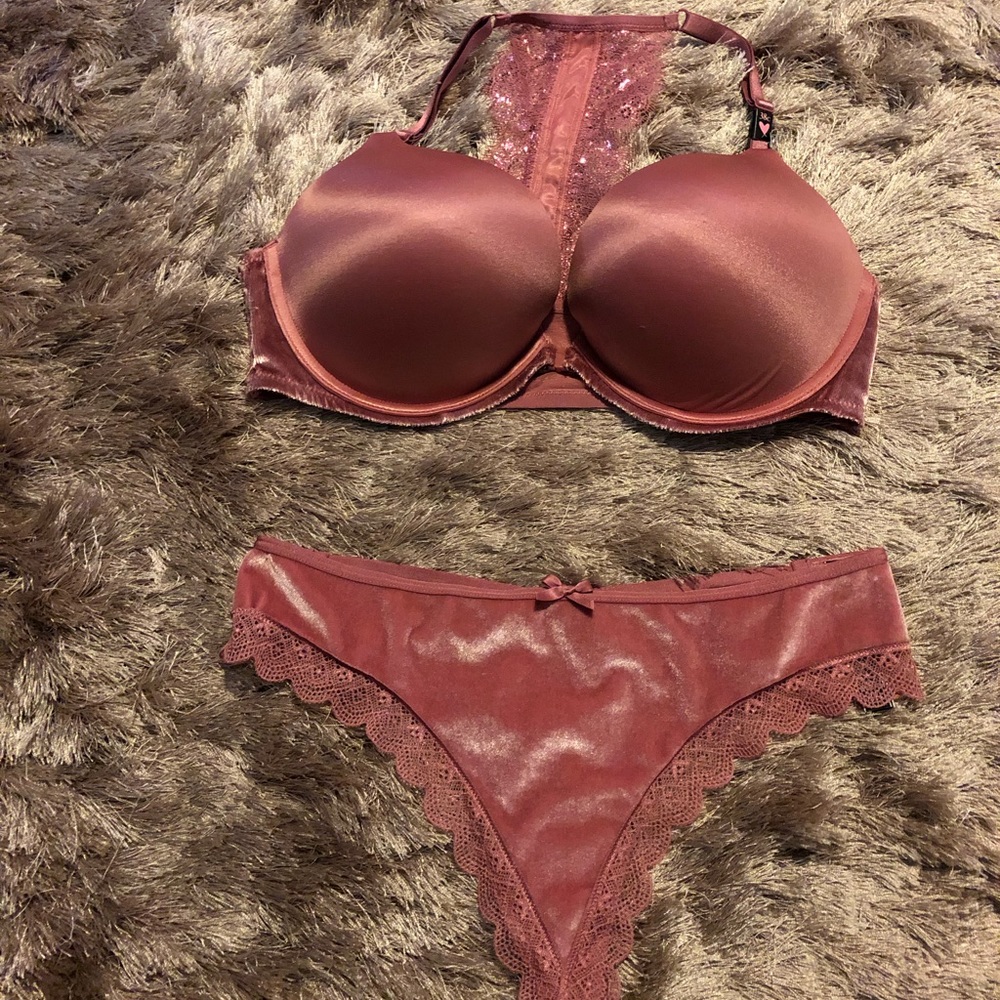 NWT Victoria Secret Lace Velvet Bombshell Lingerie